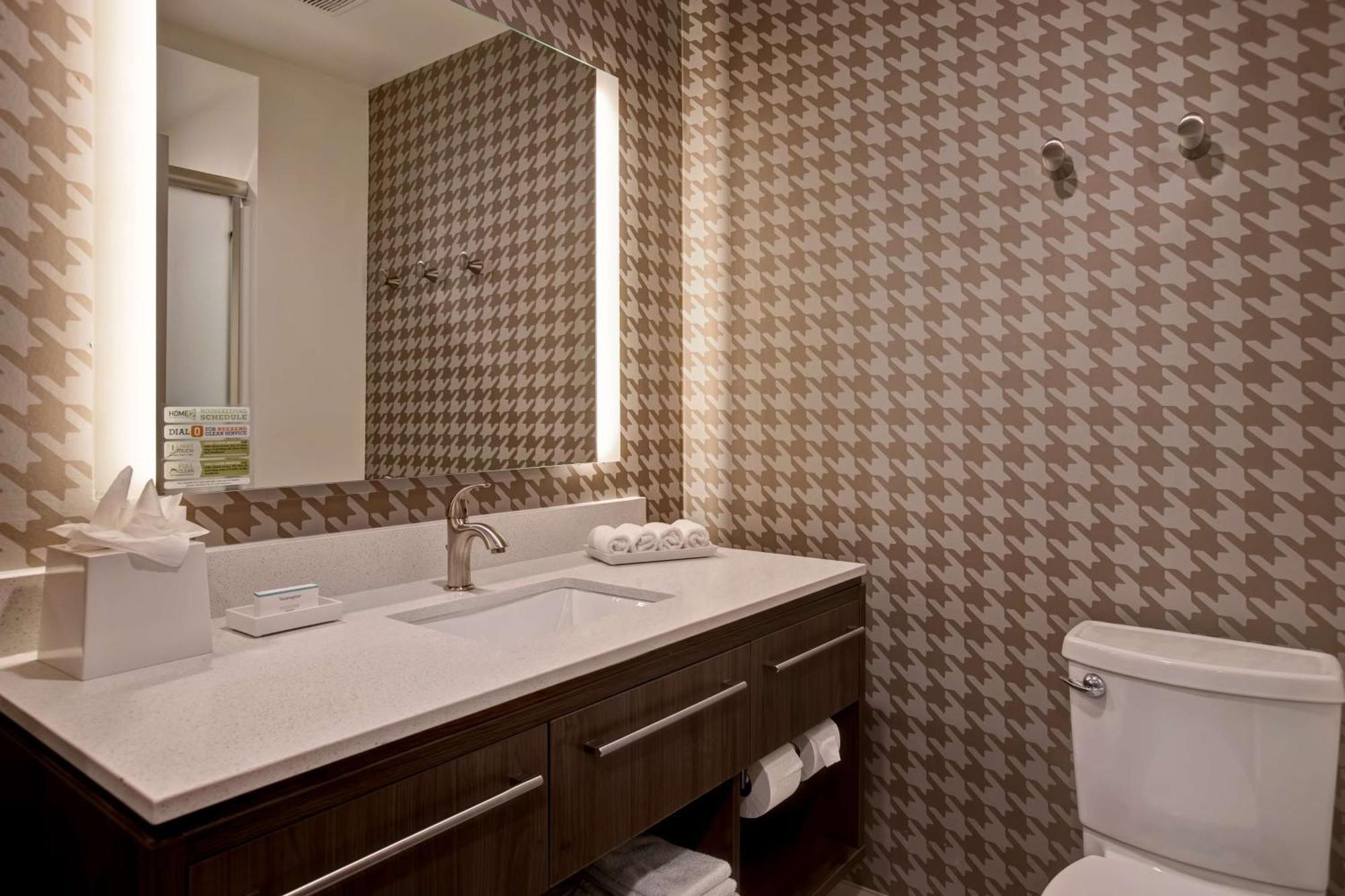 Home2 By Hilton Charlotte Northlake Hotel 3*